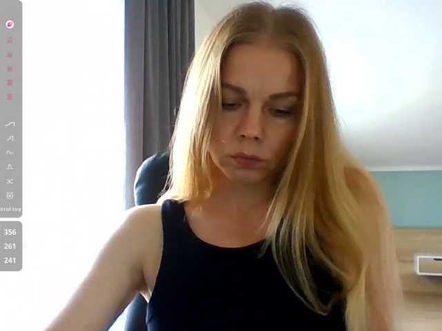 BlondaTina live cam preview