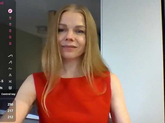 BlondaTina live cam preview