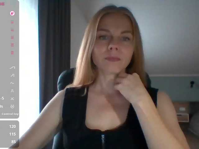 BlondaTina live cam preview