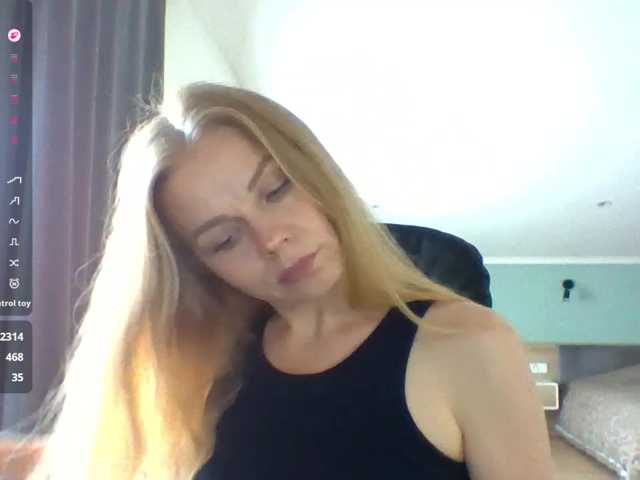 BlondaTina live cam preview