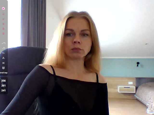 BlondaTina live cam preview
