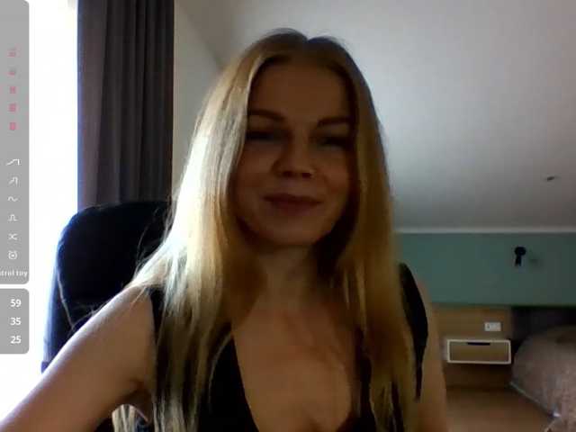 BlondaTina live cam preview
