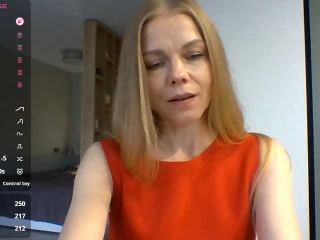 BlondaTina live cam preview