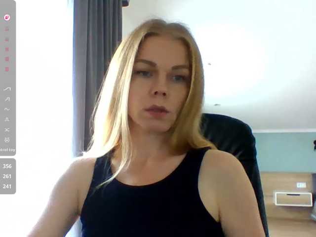 BlondaTina live cam preview