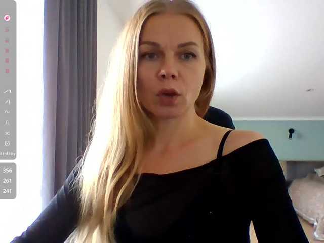 BlondaTina live cam preview