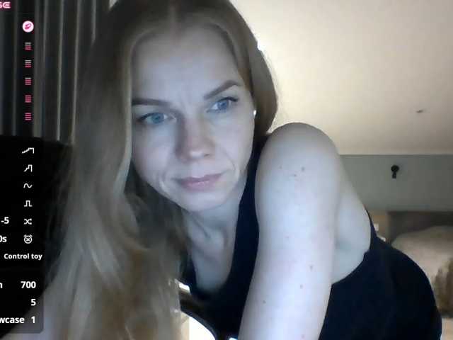 BlondaTina live cam on BongaCams