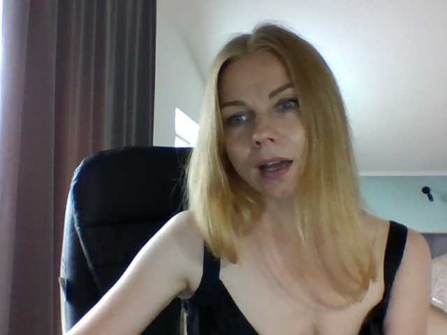 Tina45516 live cam on BongaCams