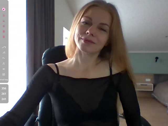 BlondaTina live cam preview