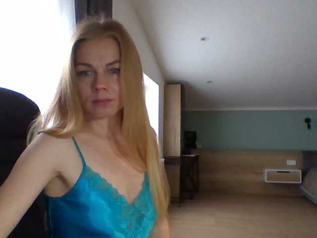 BlondaTina live cam preview