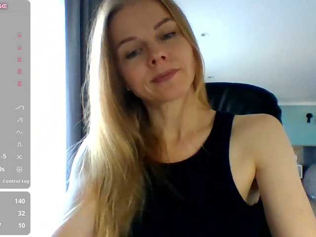 Tina45516 live cam on BongaCams