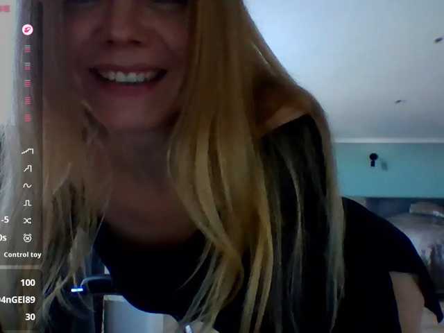 Tina45516 live cam on BongaCams