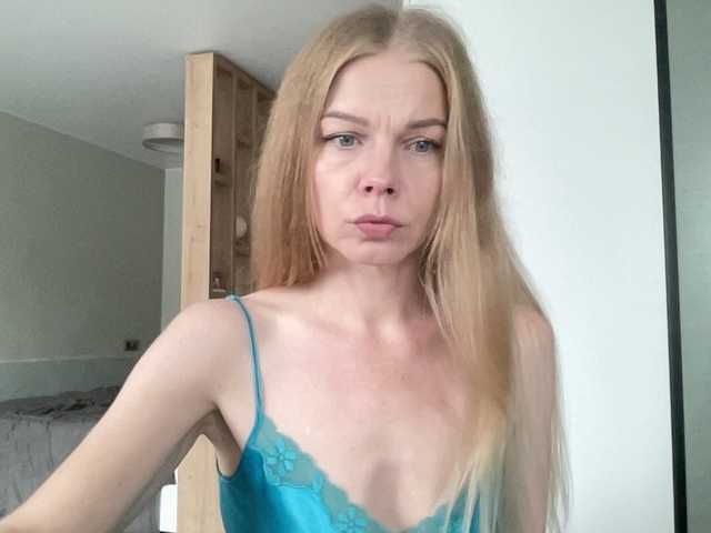 Tina45516 live cam on BongaCams