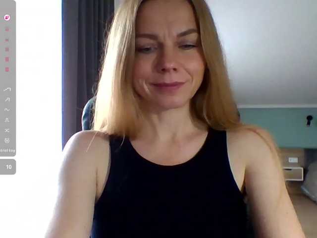 Tina45516 live cam on BongaCams