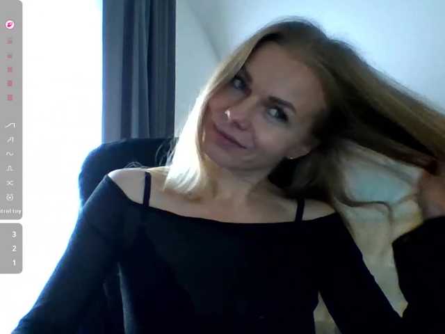 BlondaTina live cam preview