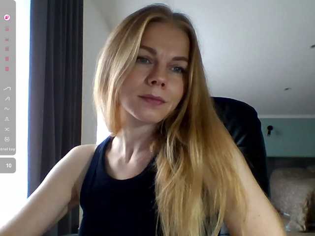 BlondaTina live cam preview