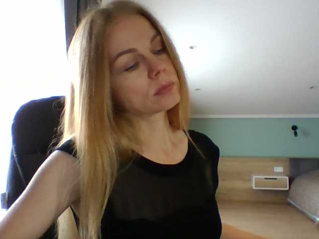 BlondaTina live cam preview