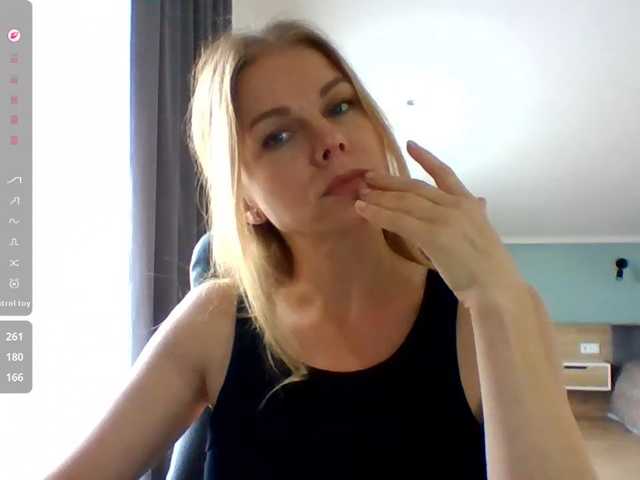 BlondaTina live cam preview