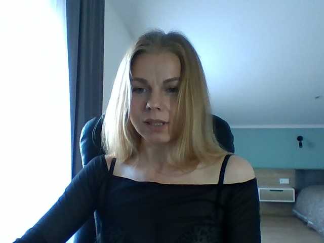 BlondaTina live cam preview