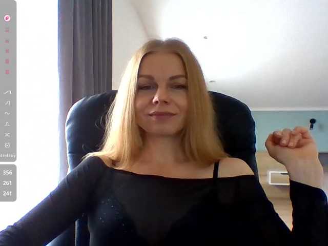 BlondaTina live cam preview