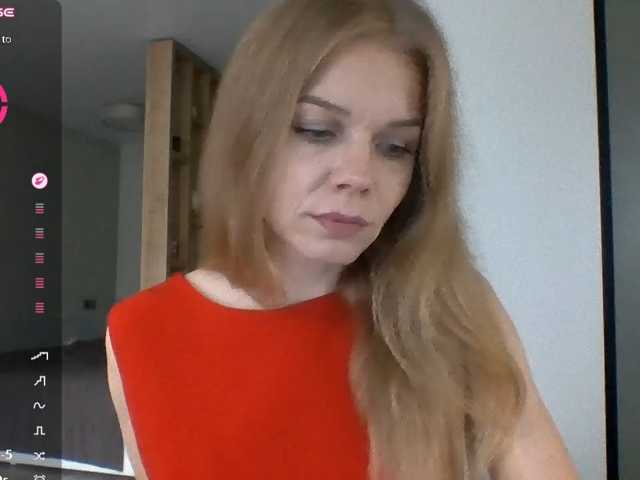 BlondaTina live cam preview