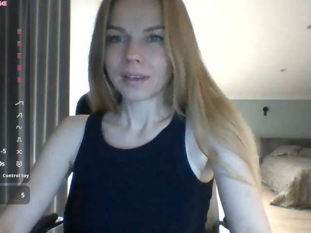 Tina45516 live cam on BongaCams