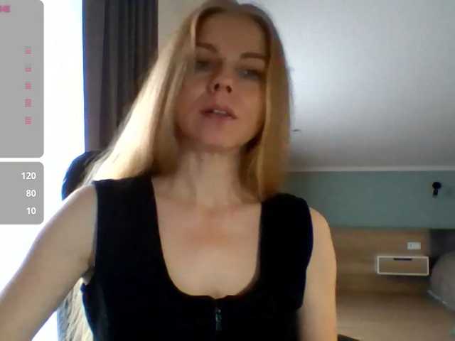BlondaTina live cam preview