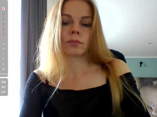 BlondaTina live cam preview