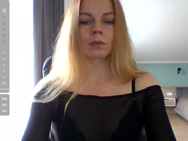 Tina45516 live cam on BongaCams