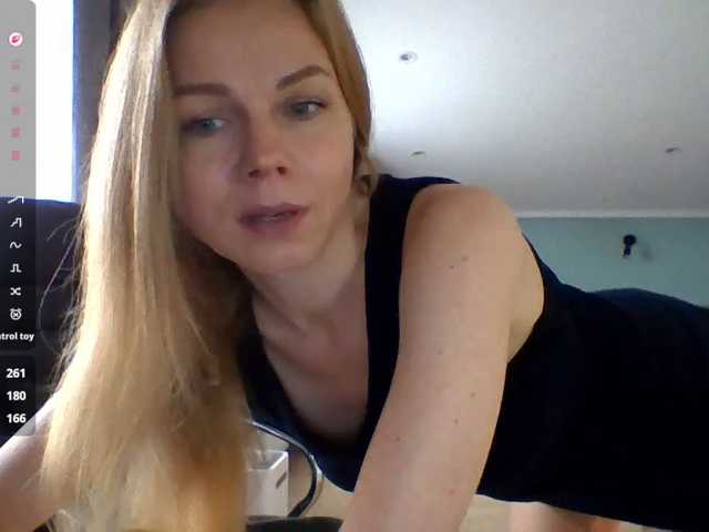 BlondaTina live cam preview