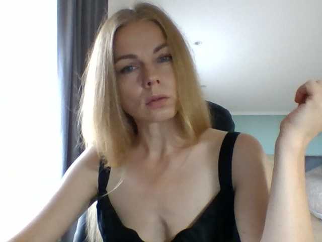 Tina45516 live cam on BongaCams