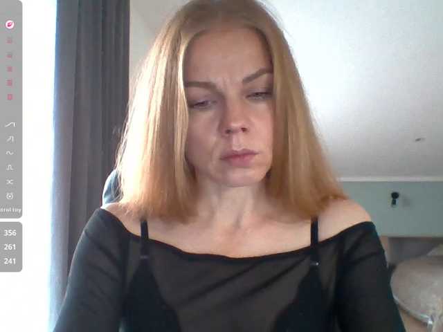 BlondaTina live cam preview