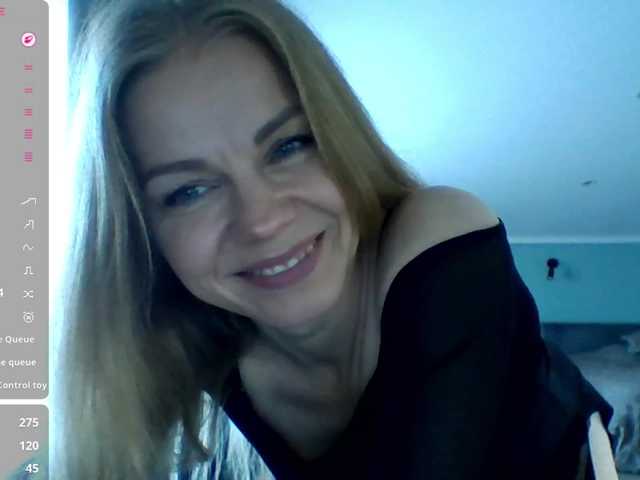 Tina45516 live cam on BongaCams