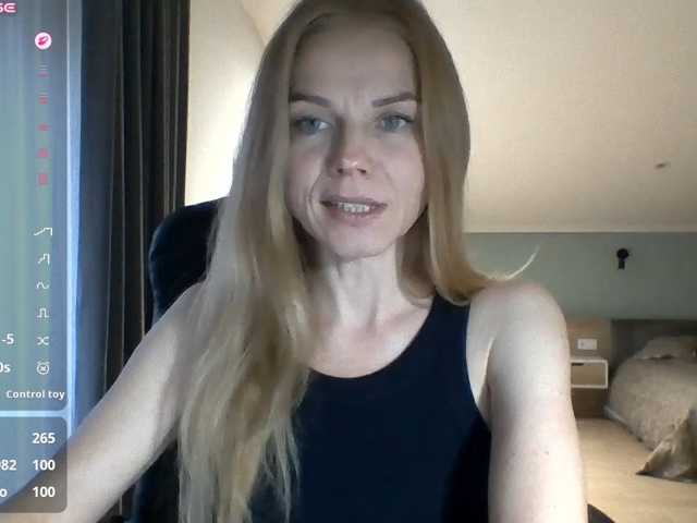 BlondaTina live cam on BongaCams