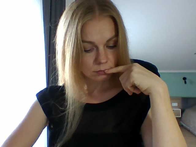 BlondaTina live cam preview