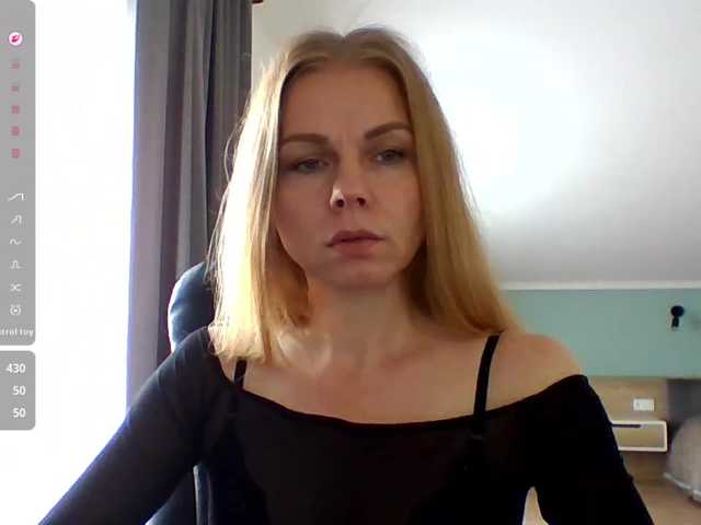 BlondaTina live cam preview