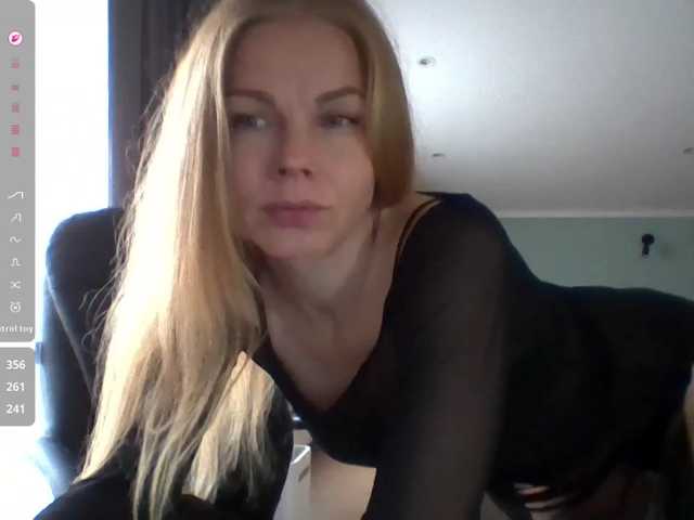 BlondaTina live cam preview