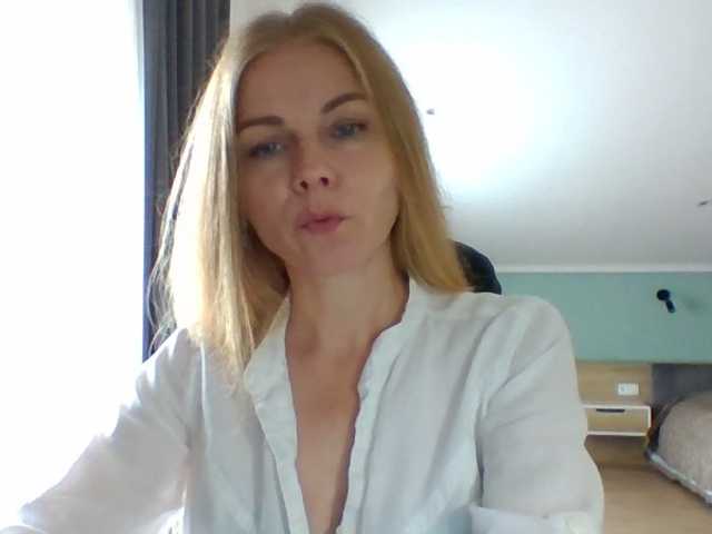 Tina45516 live cam on BongaCams