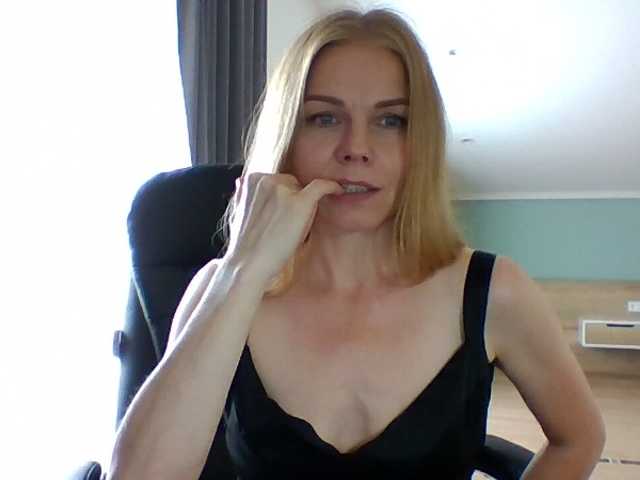 Tina45516 live cam on BongaCams