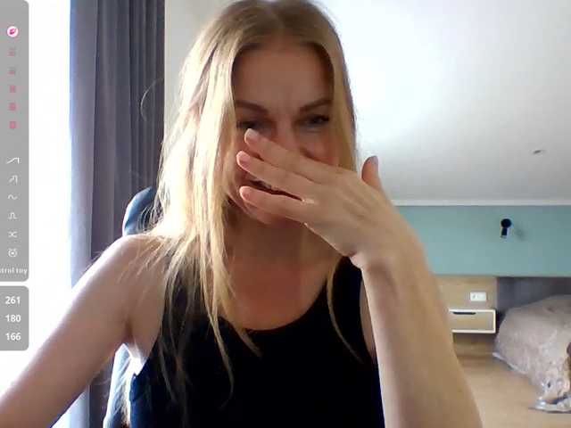 BlondaTina live cam preview