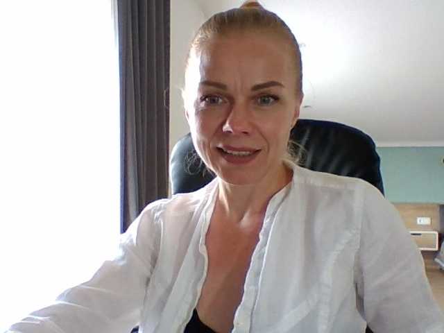 BlondaTina live webcam show
