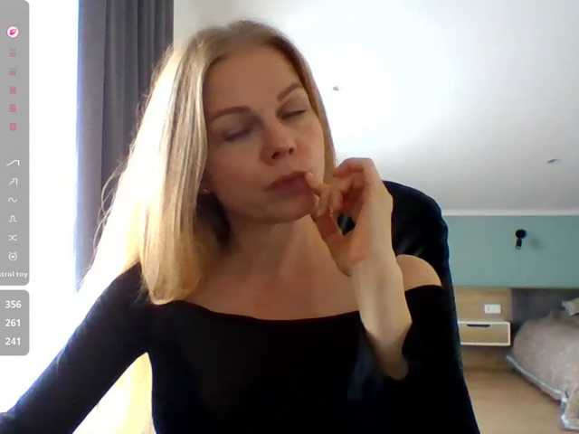 BlondaTina live cam preview