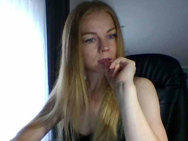 Tina45516 live cam on BongaCams