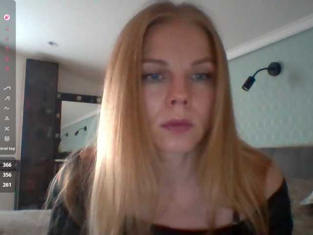 BlondaTina live cam preview