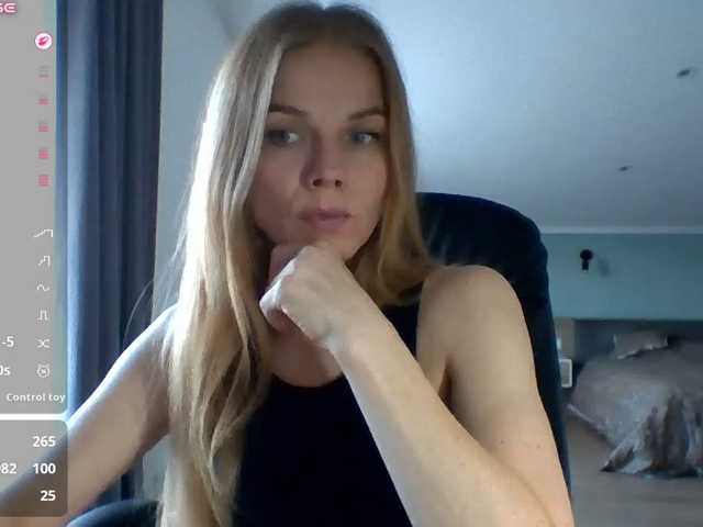BlondaTina live cam on BongaCams