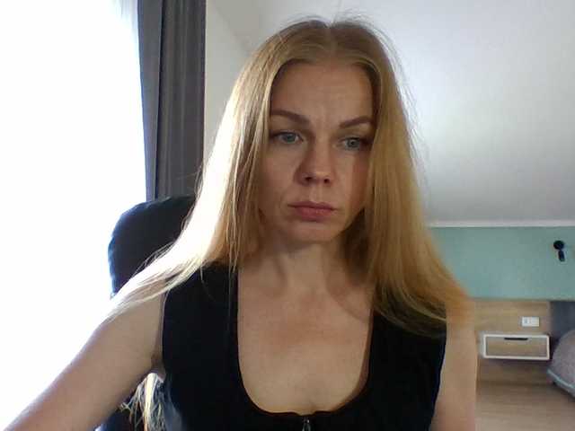 BlondaTina live cam preview