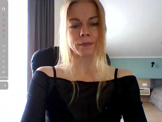Tina45516 live cam on BongaCams