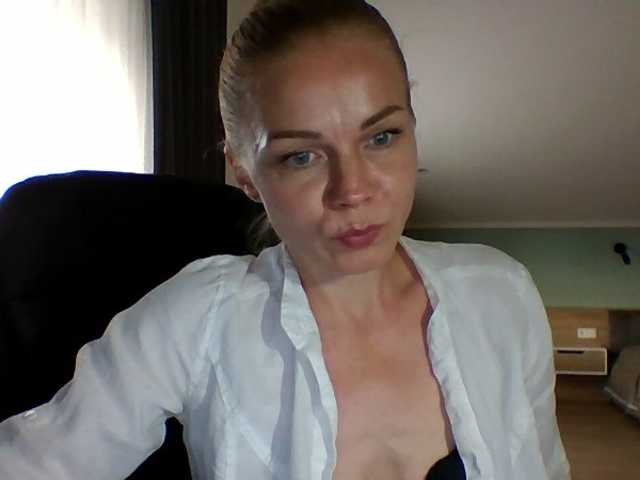 Tina45516 live cam on BongaCams