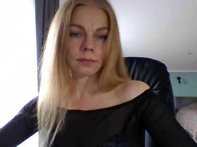 BlondaTina webcam