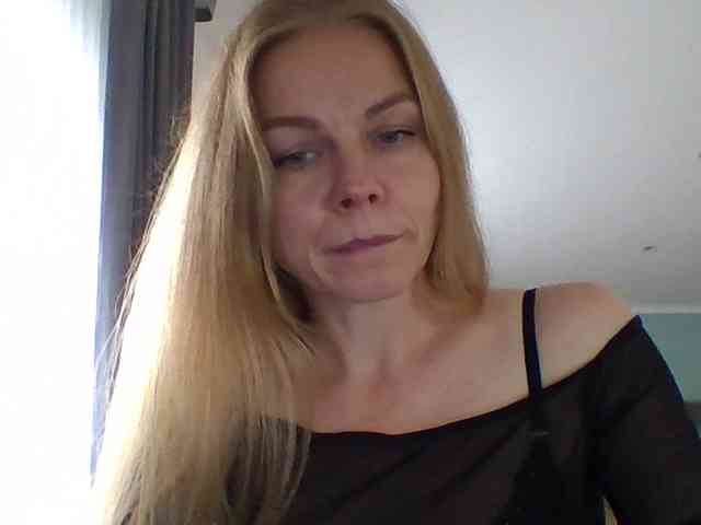 BlondaTina webcam