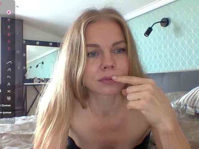 BlondaTina webcam